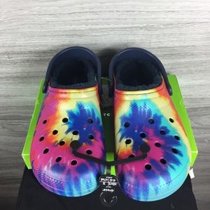 In search of these crocs in woman’s size 7